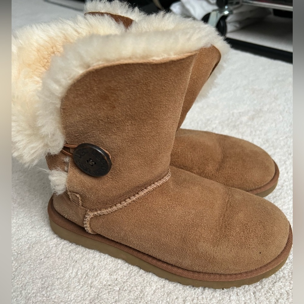 Gently worn uggs